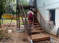 эвакуационная лестница несколько выходов